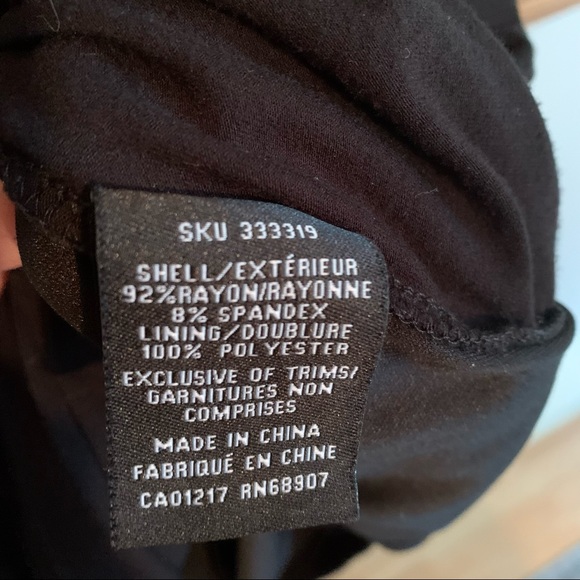 Black fitted ruched dress. LE CHATEAU - Picture 4 of 7